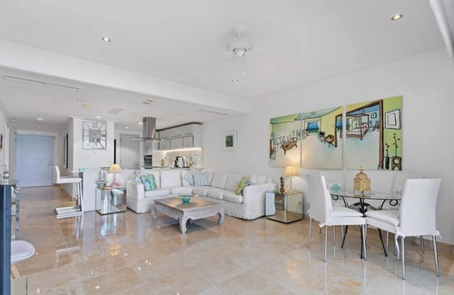 Old Trees Bay Apartment | 2 Bedroom Beachfront Condo, small pool, gorgeous sea view