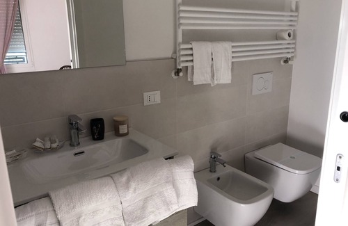 Buon Pastore-Sant'Agnese-San Damaso Bed & Breakfast | 2 Bedroom Bed & breakfast in Modena