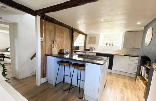 Stalbridge House | 2 Bedroom Cottage - Sleeps 4 - Wifi, Fireplace