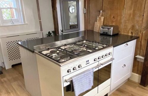 Stalbridge House | 2 Bedroom Cottage - Sleeps 4 - Wifi, Fireplace