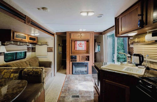 Carling House | 2-bedroom Camper Trailer Cottage #2