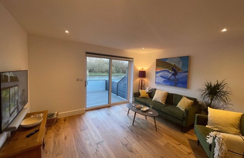 Bude Apartment | 2 Bedroom Canalside Apartment in Bude, Walking Distance to Sandy Beach and Town