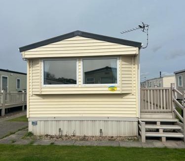 Ingoldmells Resort | 2 Bedroom Caravan 6 Birth The Wolds Ingoldmells Skegness - No pets free WiFi