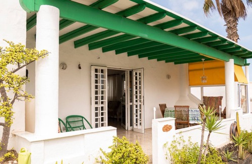 Corralejo Villa | 2 bedroom centrally located bungalow with garden and private parking