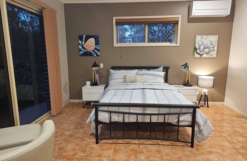 Kurwongbah House | 2 bedroom chique unit in an acreage suitable for a close to nature experience.