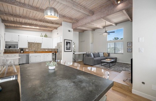 Santa Ana Heights House | 2 bedroom close to the beach on 65th St