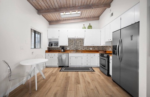 Santa Ana Heights House | 2 bedroom close to the beach on 65th St