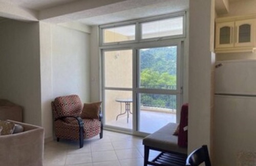 Saint George Parish House | 2 Bedroom Condo -5 minutes from Roseau