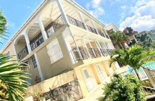Saint George Parish House | 2 Bedroom Condo -5 minutes from Roseau