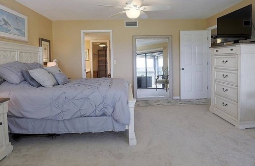 Cypress Lake Condo | 2 Bedroom Condo 72089 by Houzlet