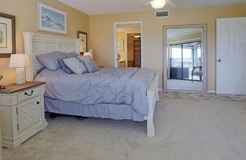Cypress Lake Condo | 2 Bedroom Condo 72089 by Houzlet