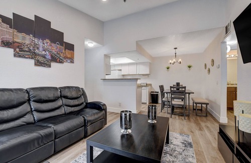 Las Vegas Condo | 2-bedroom condo in amazing Las Vegas with patio and AC