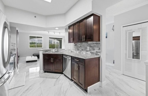 Aventura Condo | 2-bedroom condo in beautiful Aventura with AC, Swimmimg pool and fitness room