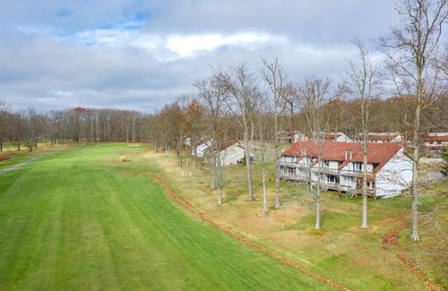 DuBois Condo | 2 Bedroom Condo in Lakeside Resort Community (1 King & 2 Queen Beds)