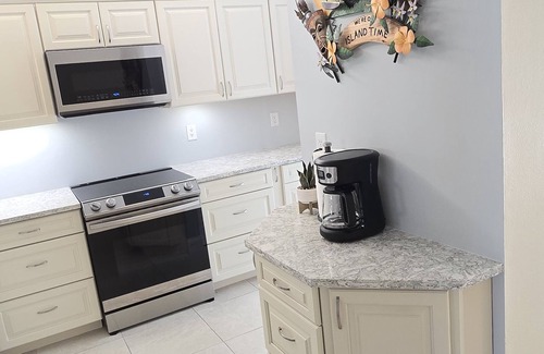 Lely Golf Estates Condo | 2-bedroom condo in Naples. Close to Marco Island, Naples Pier and the Everglades