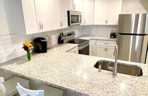 Laurel Condo | 2-bedroom condo in paradise, steps to Nokomis Beach!