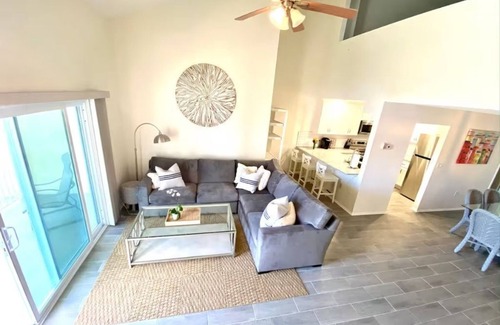 Laurel Condo | 2-bedroom condo in paradise, steps to Nokomis Beach!