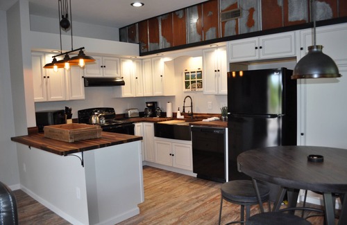 Fayetteville Condo | 2-Bedroom Condo in the Heart of the Gorge!