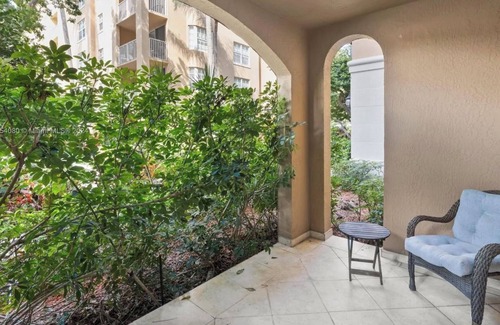 Aventura Condo | 2 bedroom Condo located at the Yacht Club at Aventura