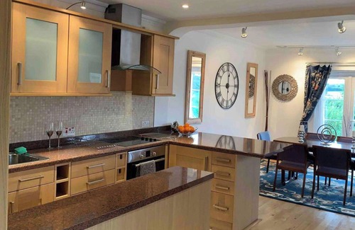 Rye Foreign Cottage | 2-Bedroom Cottage with 2 Ensuites - Sleeps 6, Wifi