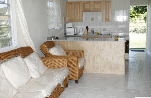 St. John's House | 2 bedroom cottage with air conditioning close to beach & town - FREE WIFI