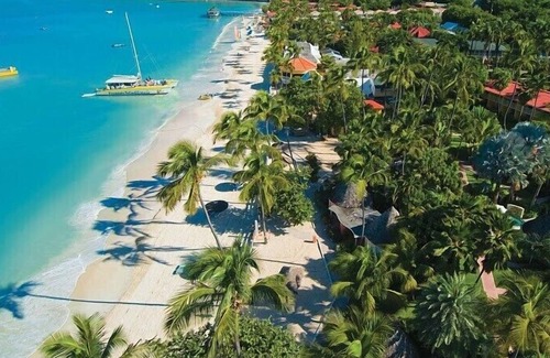 St. John's House | 2 bedroom cottage with air conditioning close to beach & town - FREE WIFI