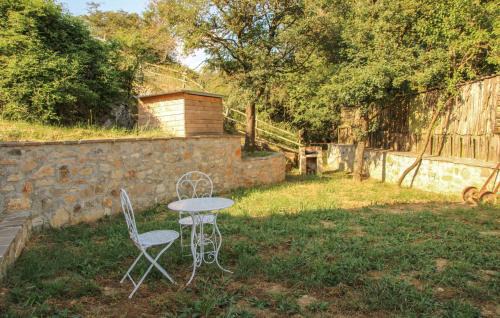 Arcidosso Apartment | 2 Bedroom Cozy Apartment In Arcidosso