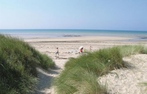 Anneville-sur-Mer House | 2 Bedroom Cozy Home In Anneville Sur Mer