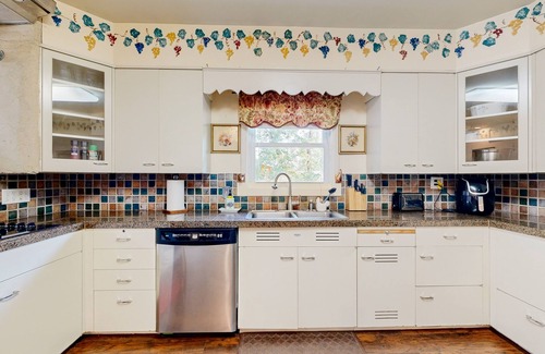 Lubbock House | 2-bedroom cozy home with private suite