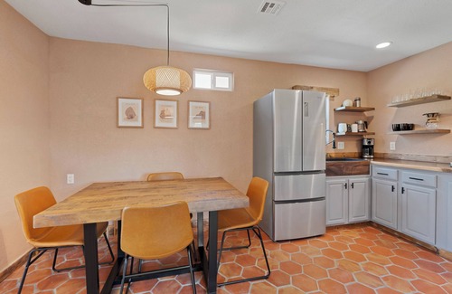 Joshua Tree House | 2-bedroom Desert Adobe Casita with WiFi, AC, Yard - Walk to Joshua Tree village