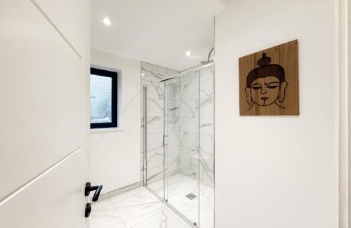 Huntingdon Apartment | 2 Bedroom Duplex's in Huntingdon - Built for Contractors & Professionals - Balcony - WiFi - Fully Equipped Kitchen - Smart TV - Ideal for Work Stays - Long Projects