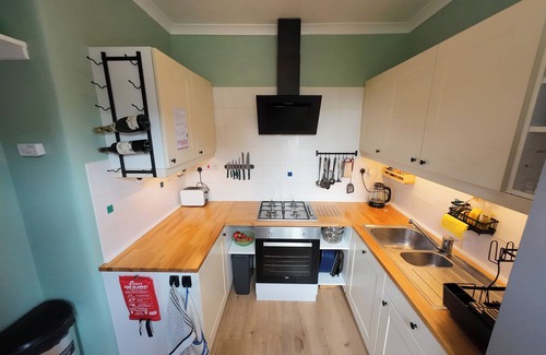 Trinity Condo | 2 bedroom flat in peaceful location near the sea, a short trip from city centre
