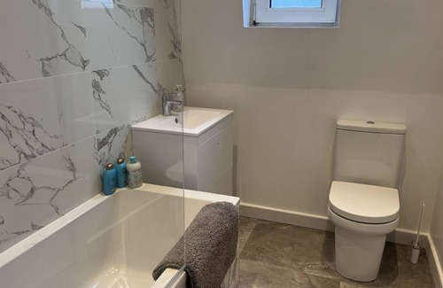 Twickenham Riverside Apartment | 2 BEDROOM FLAT IN RICHMOND SLEEPS 4 now being refurbished