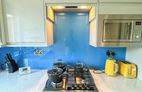 Canonbury Apartment | 2-bedroom flat with FREE Wi-Fi & private balcony near Islington Canonbury