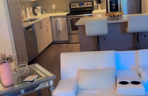 Capital Gateway Apartment | 2 Bedroom Full Apartment Pool View with Access to Amenities, Marta & Belt-line!