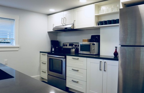 Grandview-Woodland House | 2 Bedroom Ground Level Suite near "The Drive"