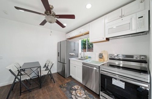 Claremont House | 2-bedroom guest house in Claremont
