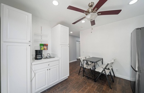 Claremont House | 2-bedroom guest house in Claremont