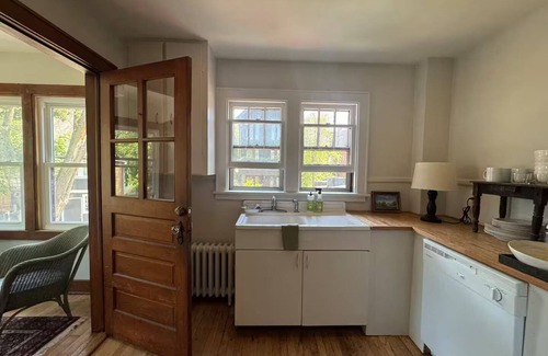 Hudson House | 2-bedroom home in the heart of Hudson