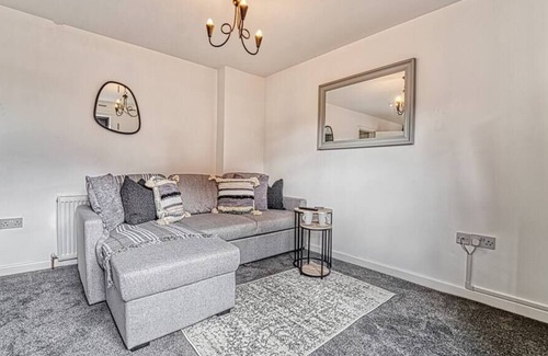 Worcester House | 2 Bedroom Home with Parking