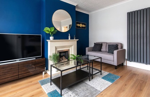 Bramcote House | 2 Bedroom House in Chilwell: Perfect for Families and Business