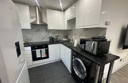 Lewisham House | 2 Bedroom house,BrownhillRd SE6