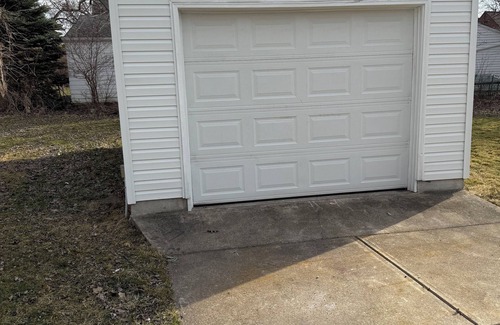 Cleveland Heights House | 2-bedroom house close to the Cleveland Clinic Main Campus w/fireplace and a den