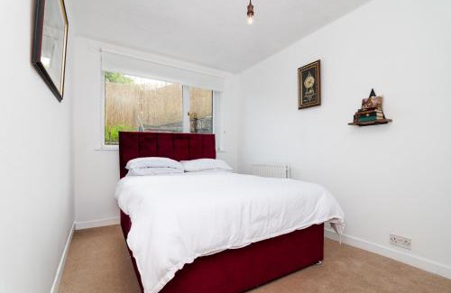 Annan House | 2 Bedroom House - Free Parking