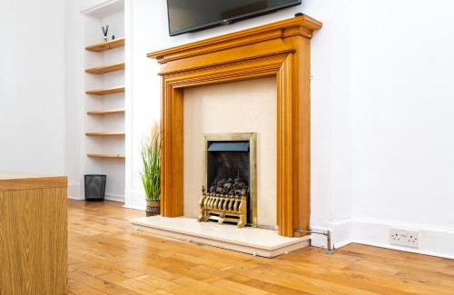 Annan House | 2 Bedroom House - Free Parking