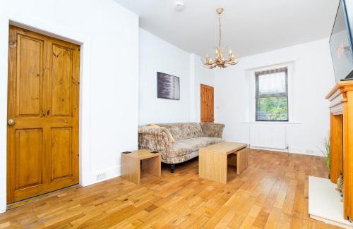 Annan House | 2 Bedroom House - Free Parking