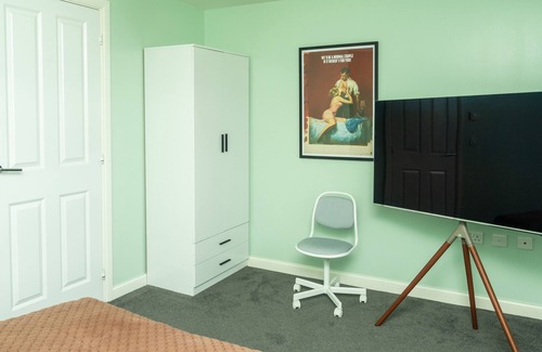 Stoke Hammond House | 2 bedroom house in Milton Keynes with work space