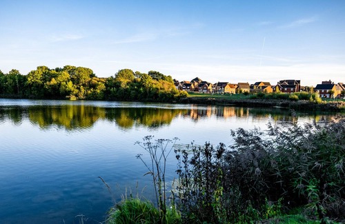 Stoke Hammond House | 2 bedroom house in Milton Keynes with work space
