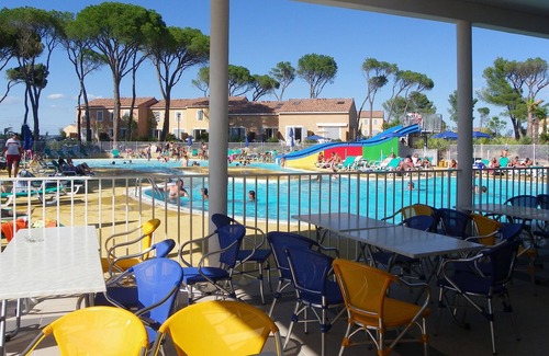 Calvisson House | 2-bedroom house in residence with teenage kids' club pools and entertainment