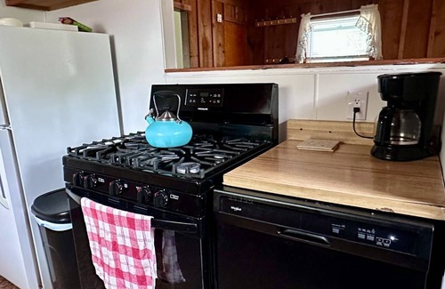 Glens Falls House | 2-bedroom house in Glens Falls 8 Minutes From Lake George